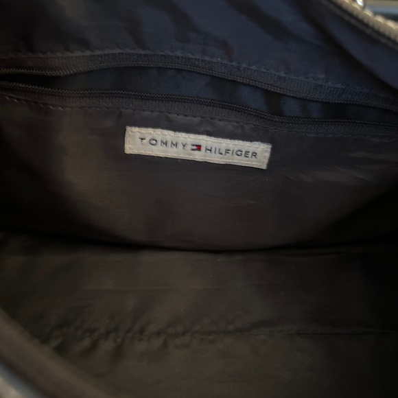 TOMMY HILFIGER SHOULDER PURSE - Picture 6 of 6